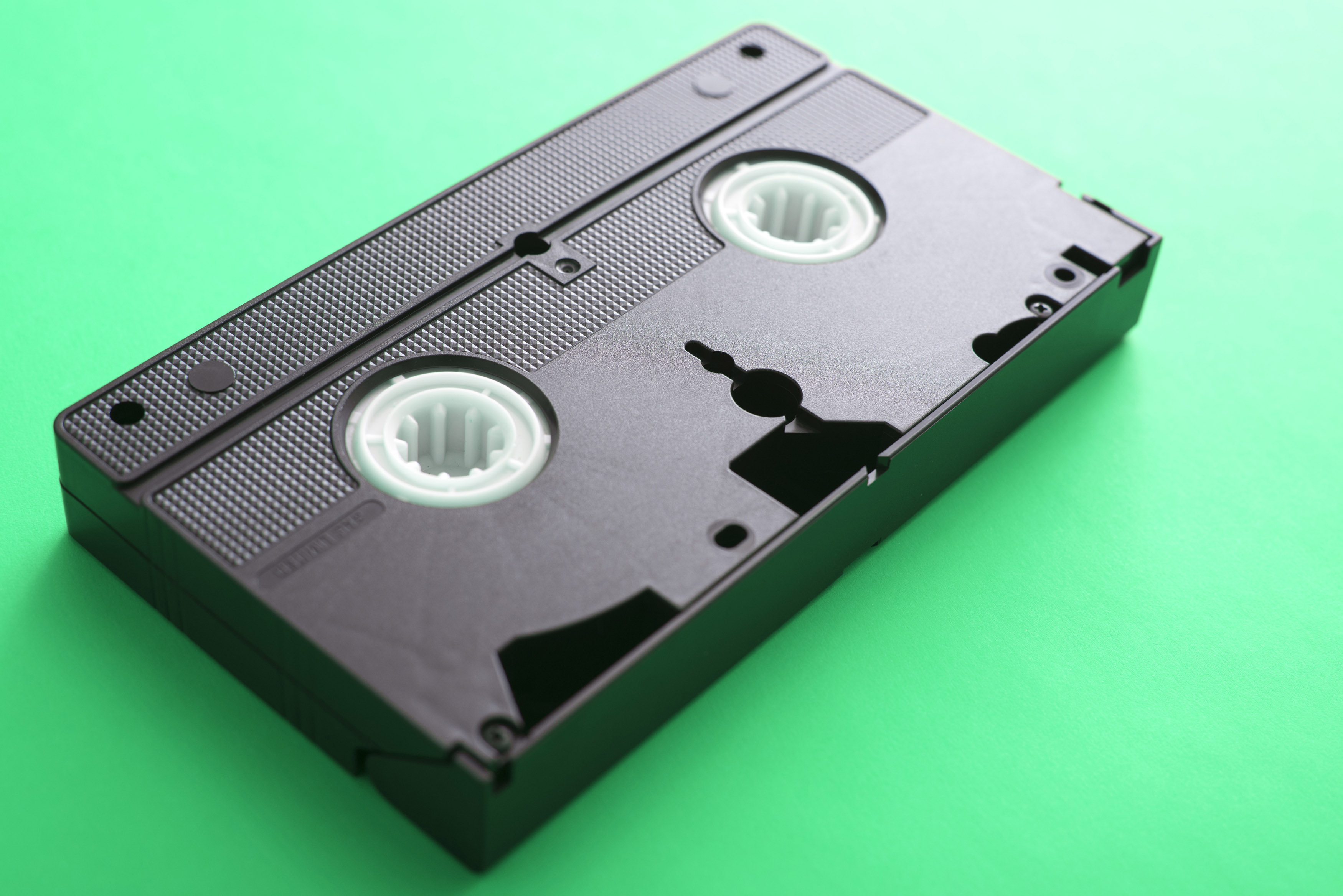 Переписать видео с кассеты. ВХС кассеты. VHS кассета 1800. Видеокассета VHS. Кассета для видеомагнитофона.